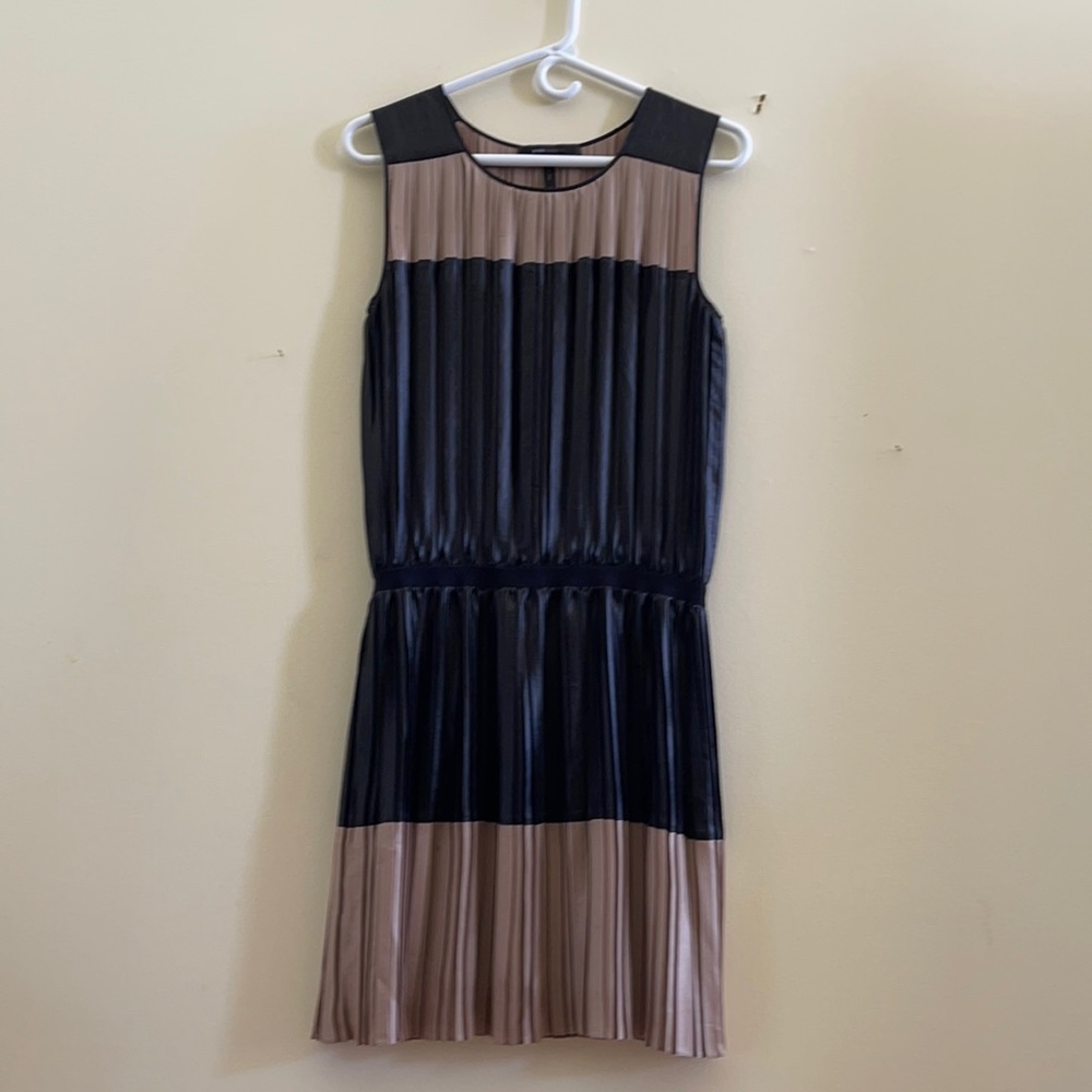 BCBG Maxazria Roma pleated dress size S